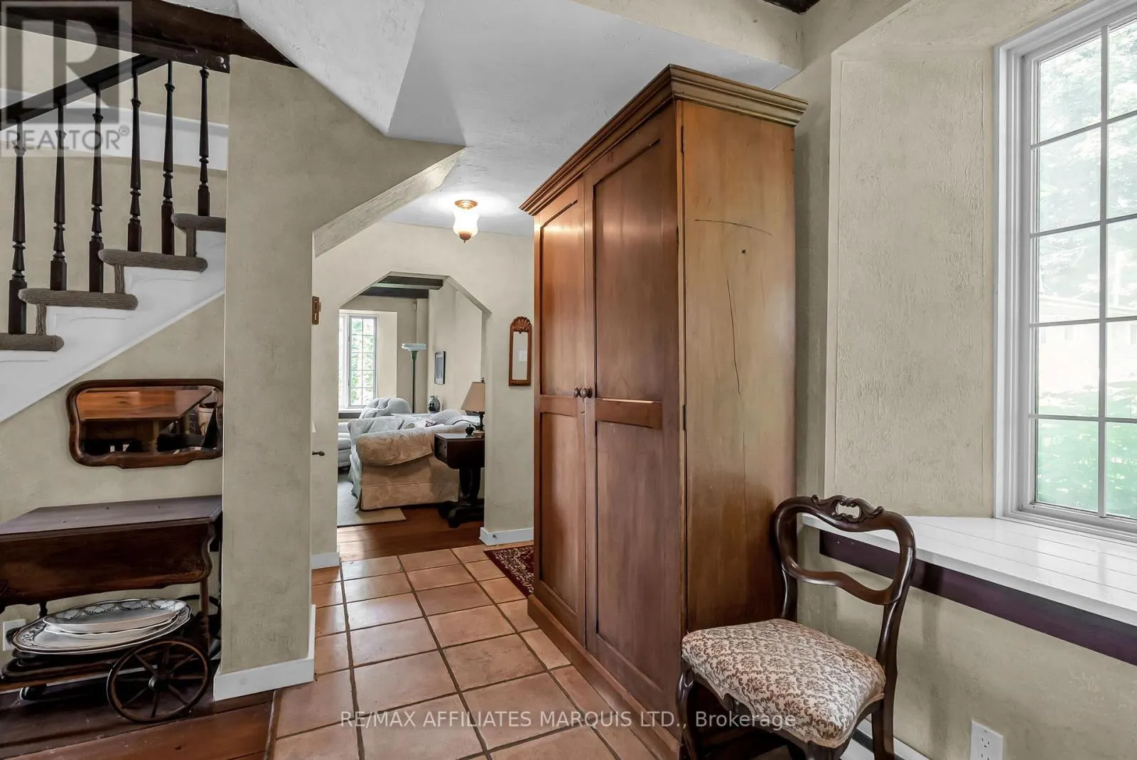 20824 SOUTH SERVICE ROAD