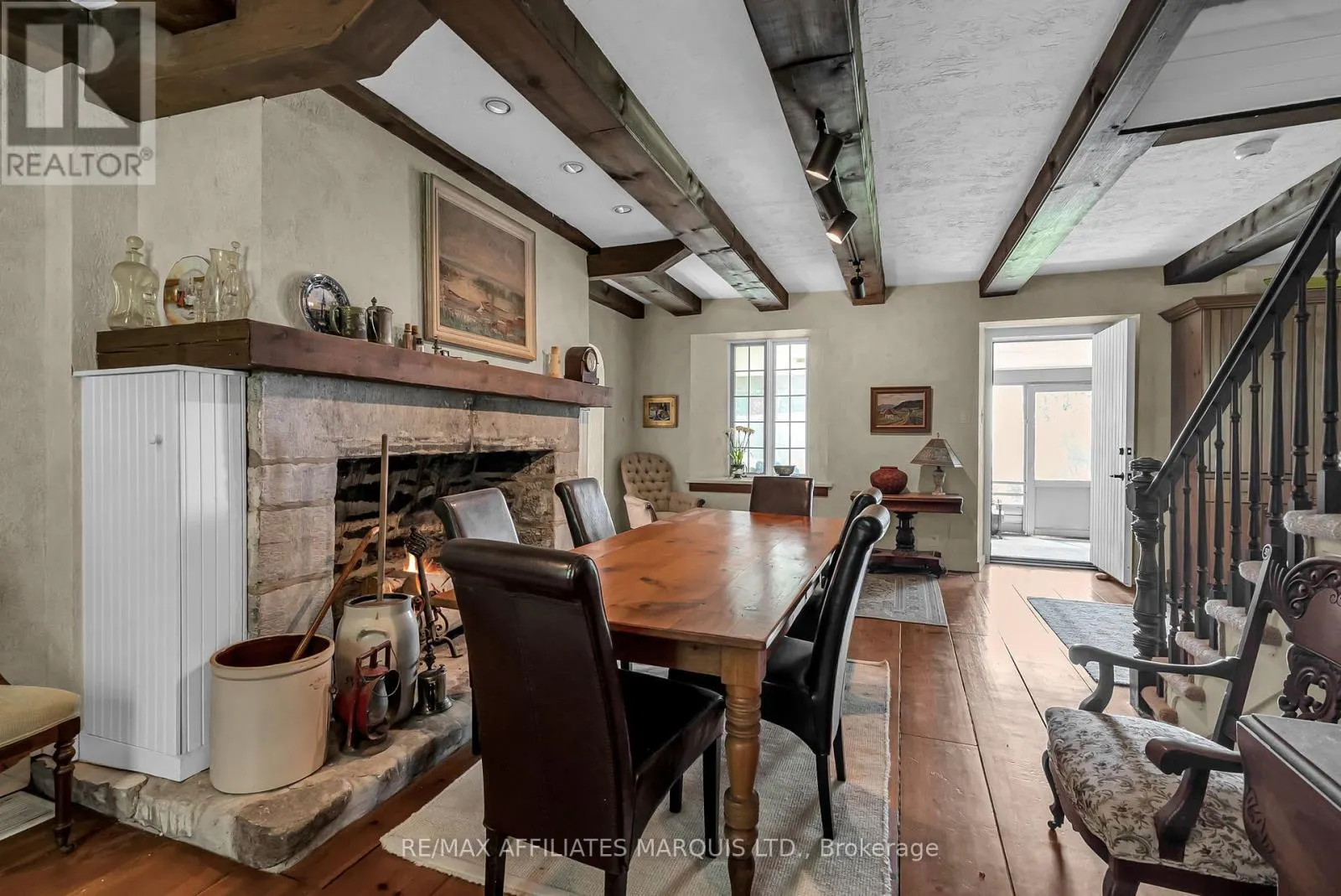 20824 SOUTH SERVICE ROAD