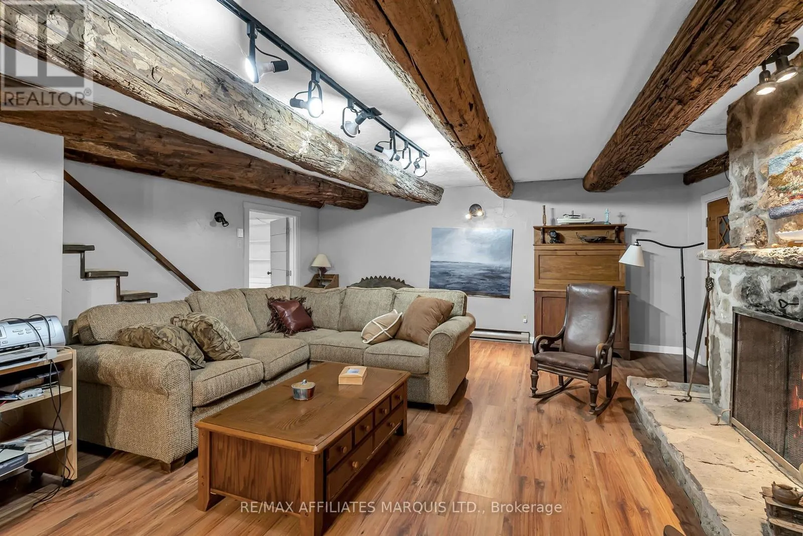 20824 SOUTH SERVICE ROAD