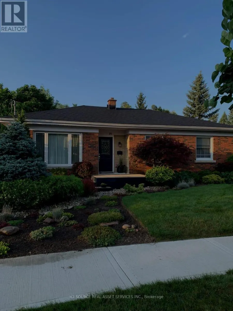 20 HILLIER CRESCENT