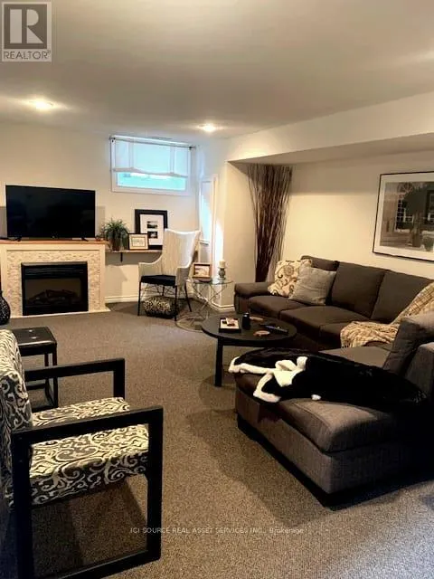 20 HILLIER CRESCENT