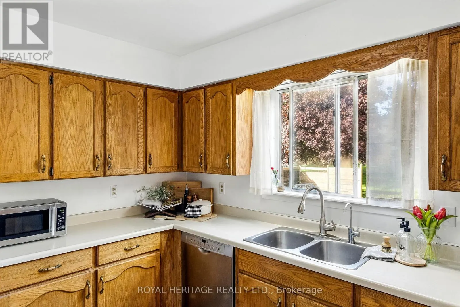 83 PINNACLE STREET N