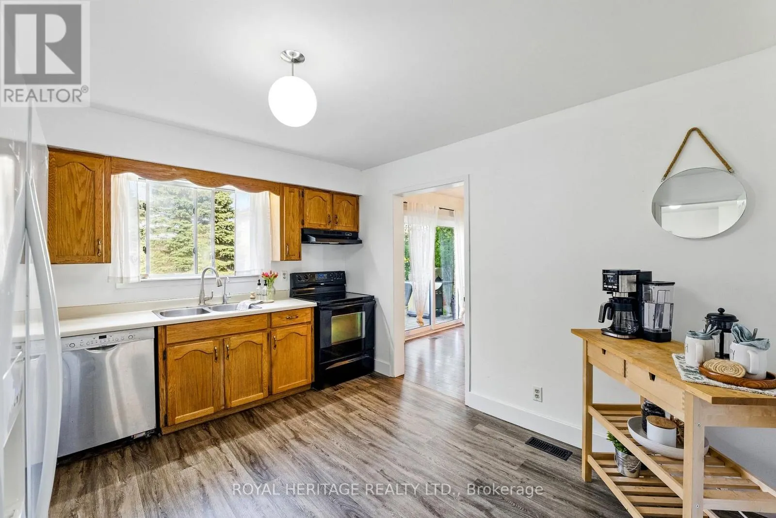 83 PINNACLE STREET N