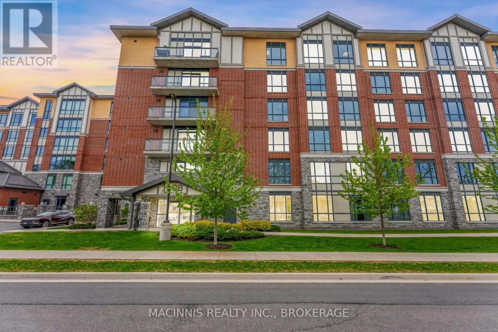 218 - 129 SOUTH STREET, #218