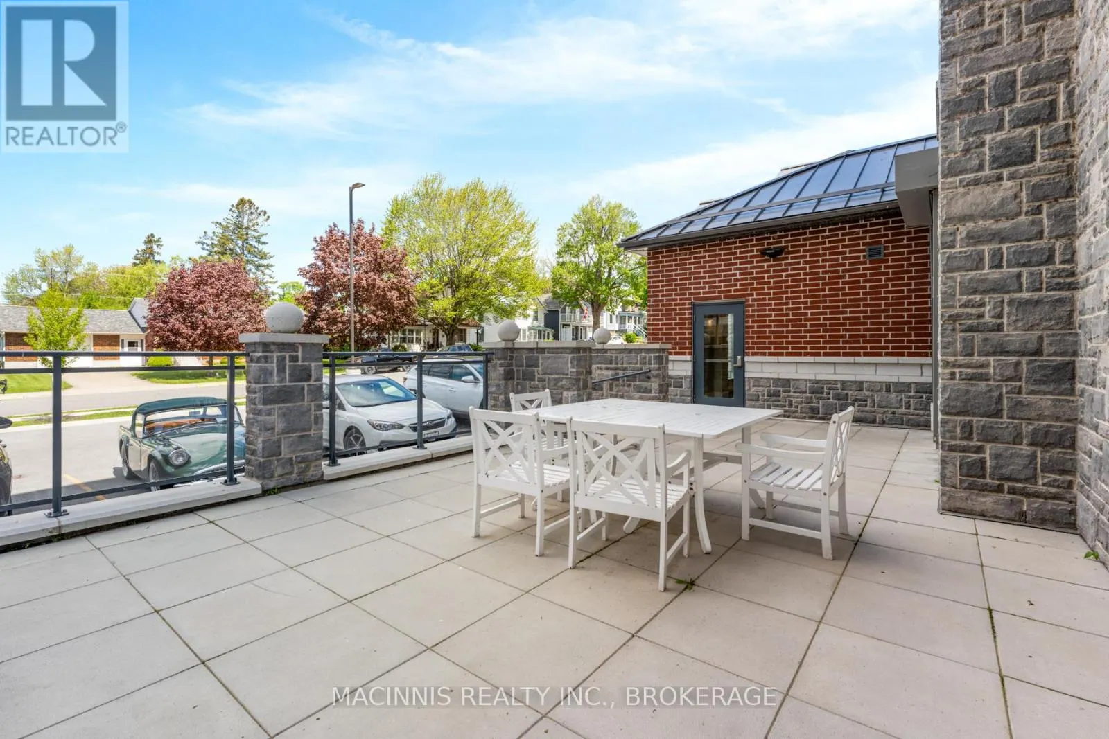 218 - 129 SOUTH STREET, #218