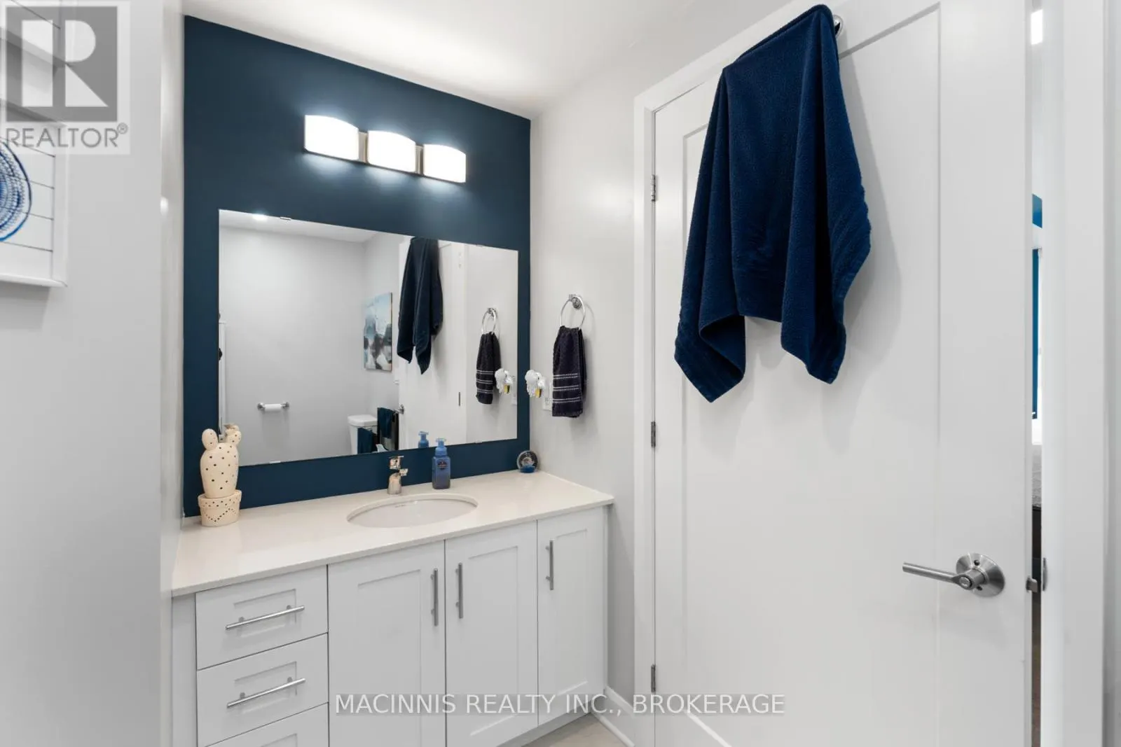 218 - 129 SOUTH STREET, #218