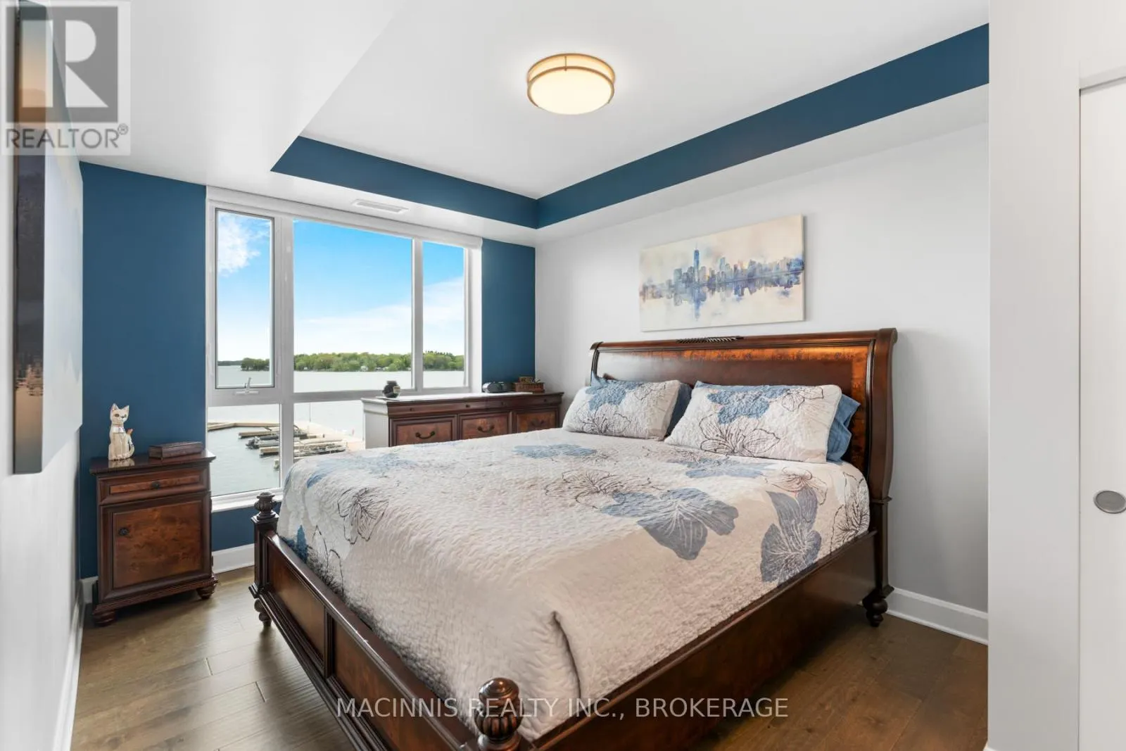 218 - 129 SOUTH STREET, #218