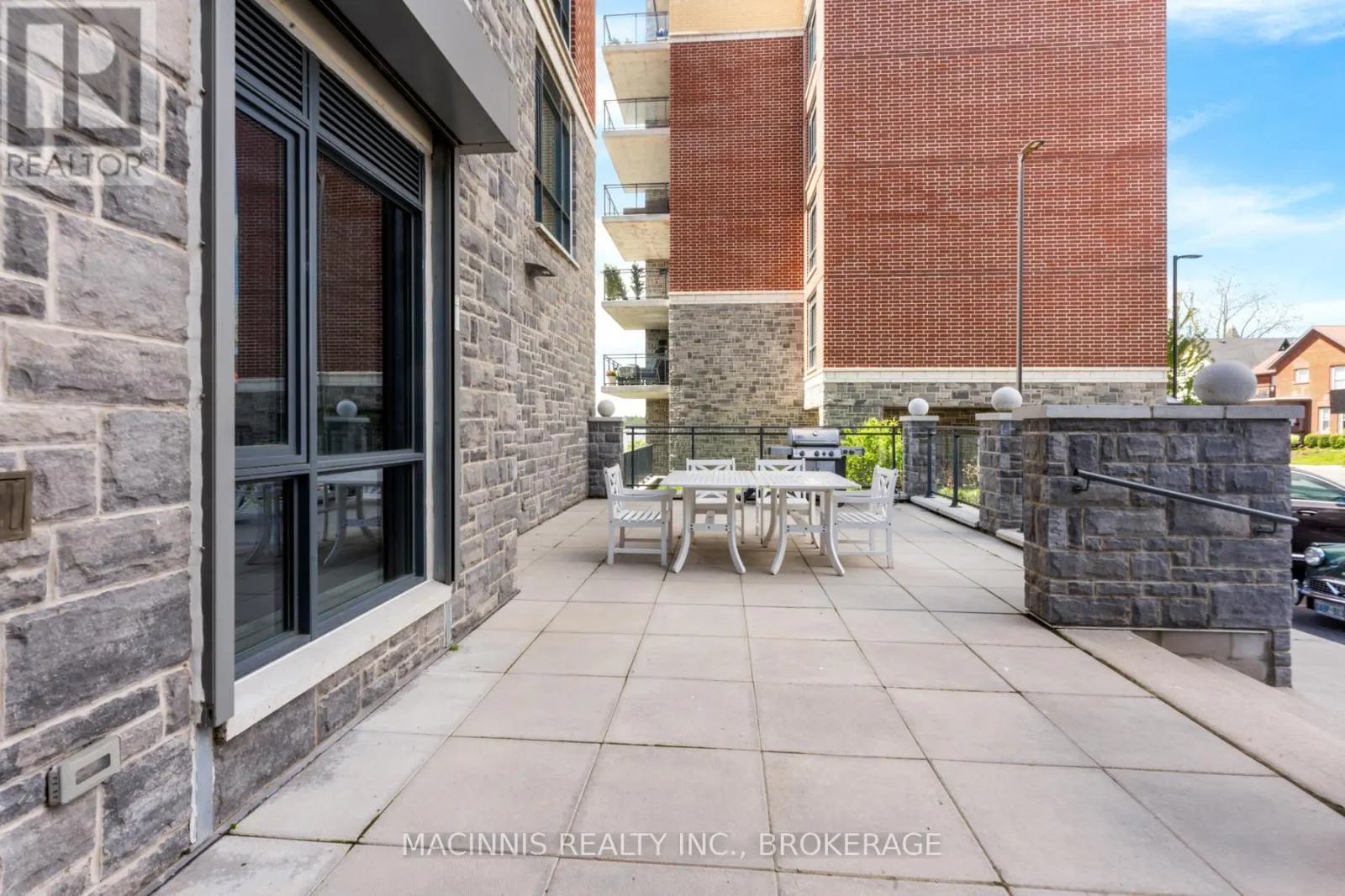 218 - 129 SOUTH STREET, #218