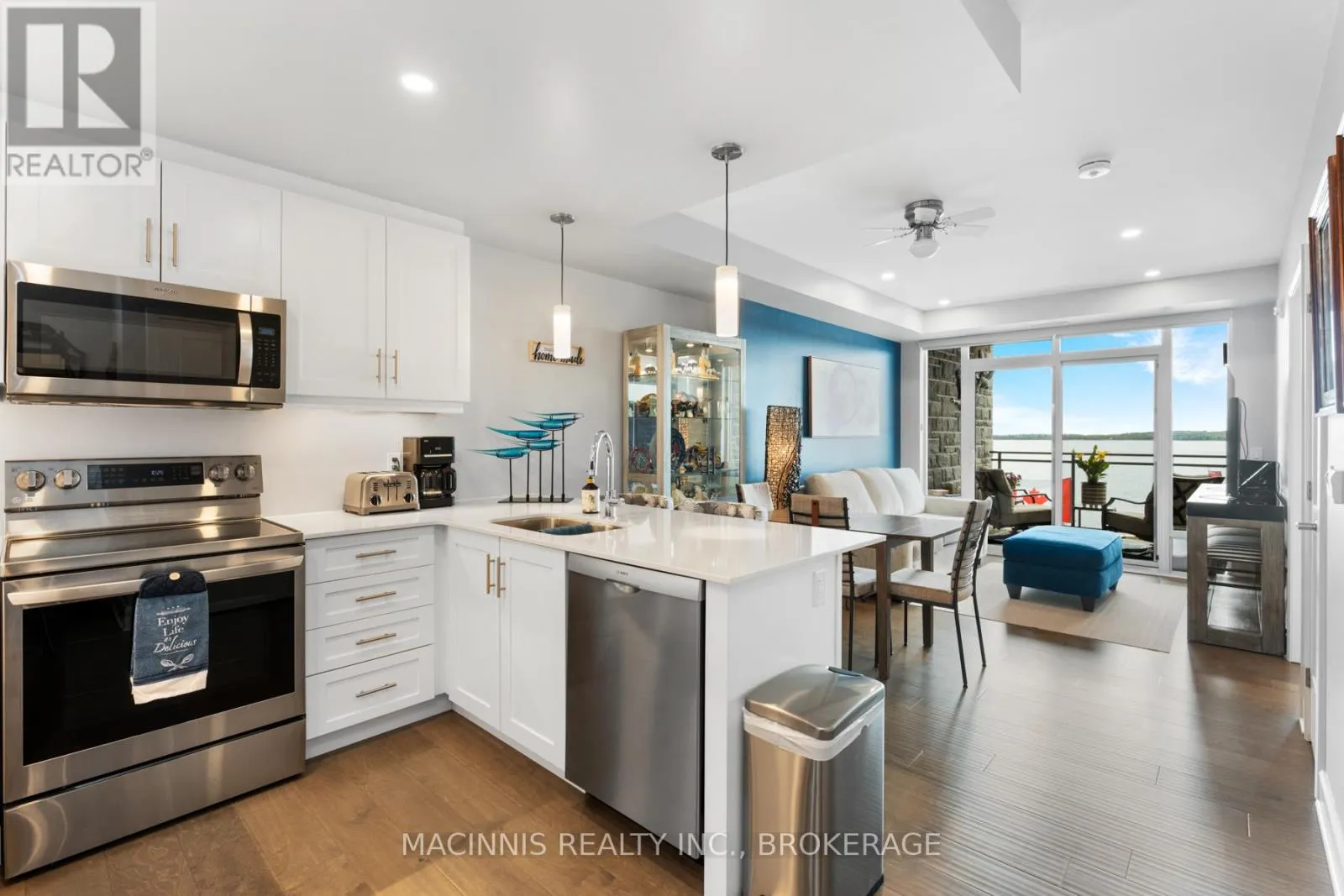 218 - 129 SOUTH STREET, #218