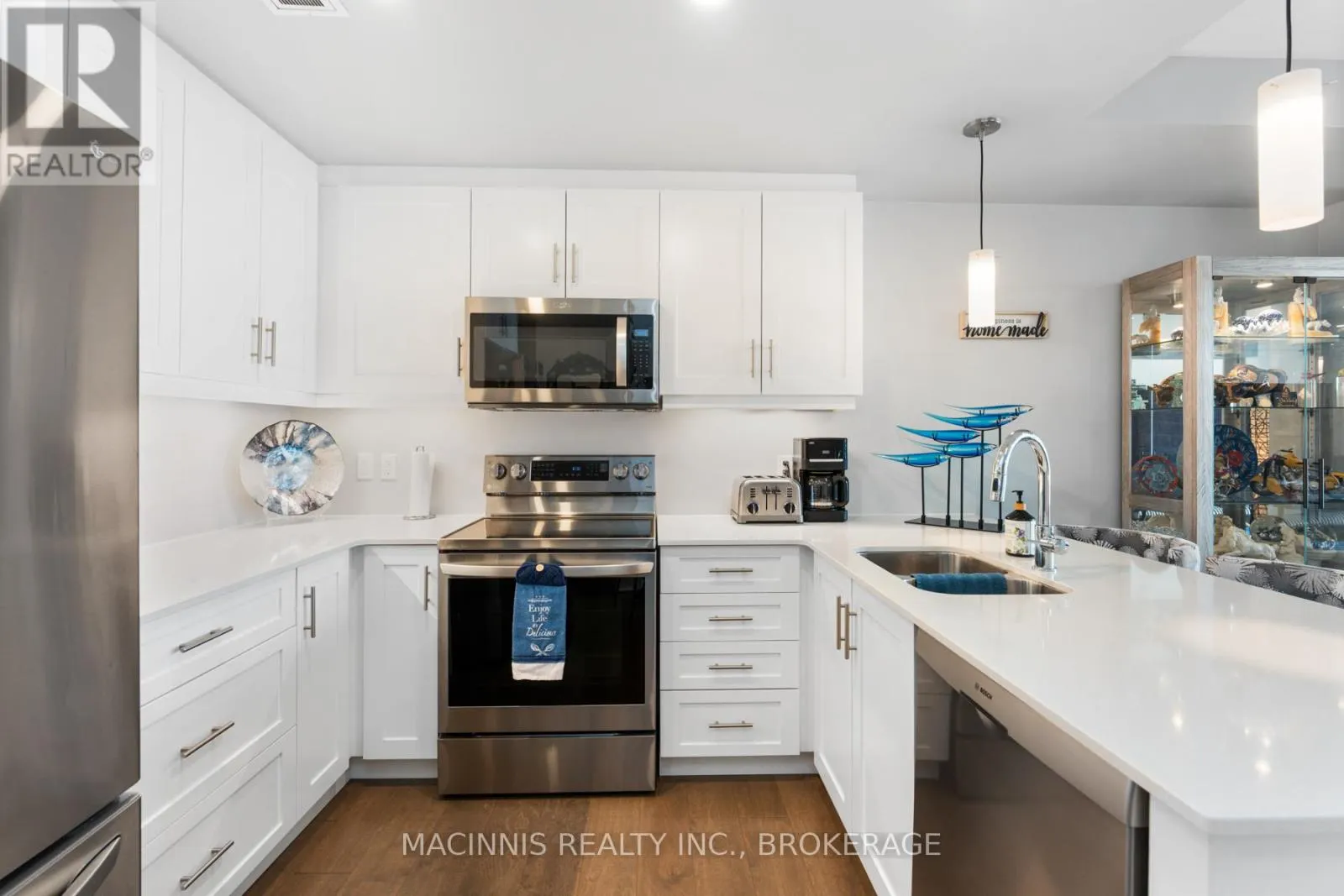 218 - 129 SOUTH STREET, #218