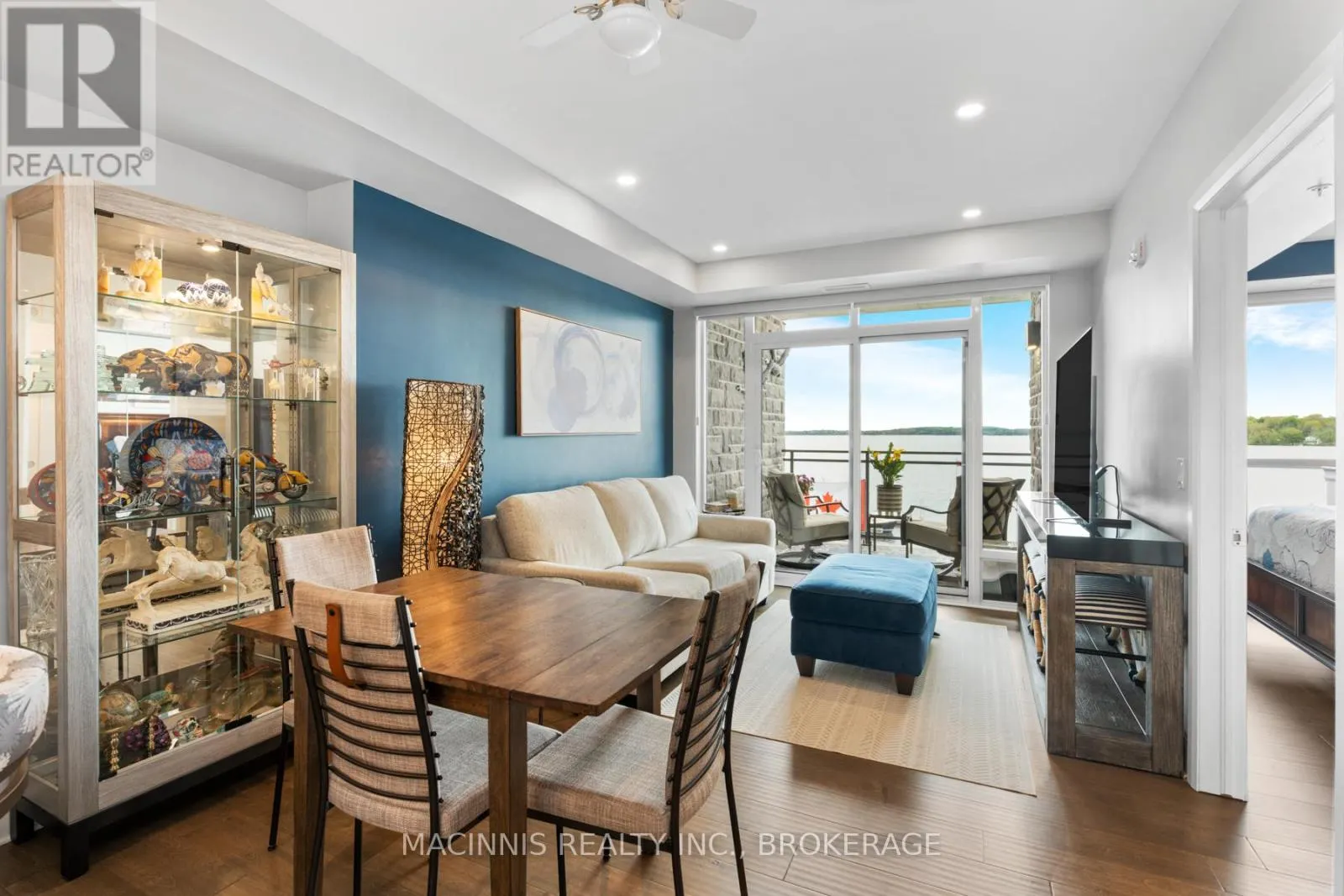 218 - 129 SOUTH STREET, #218