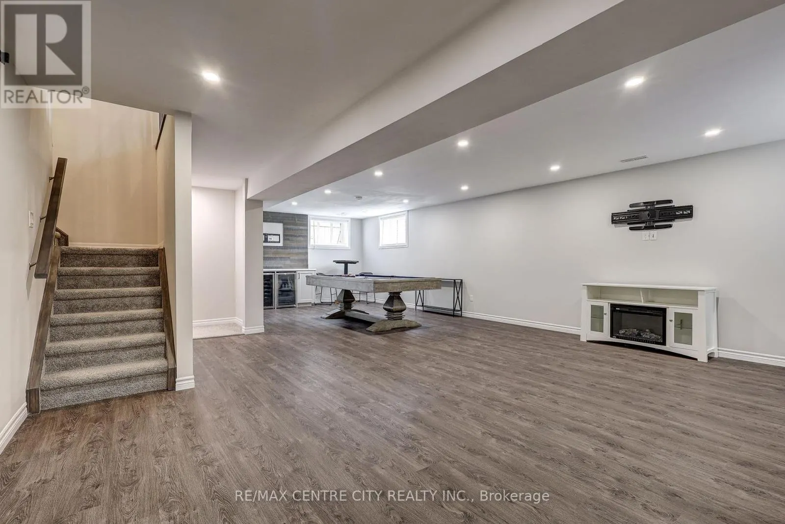 24 ACORN TRAIL