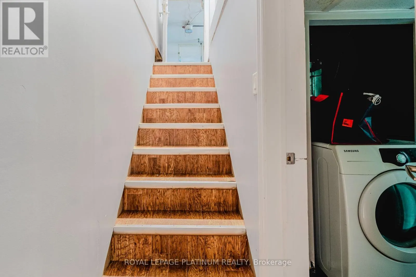 6 VARADI AVENUE