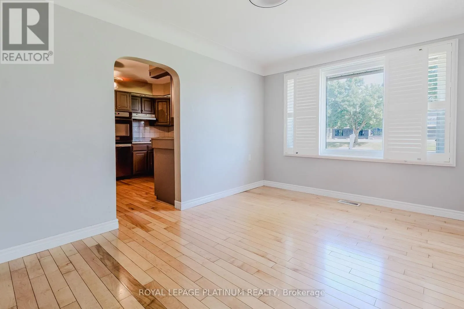 6 VARADI AVENUE