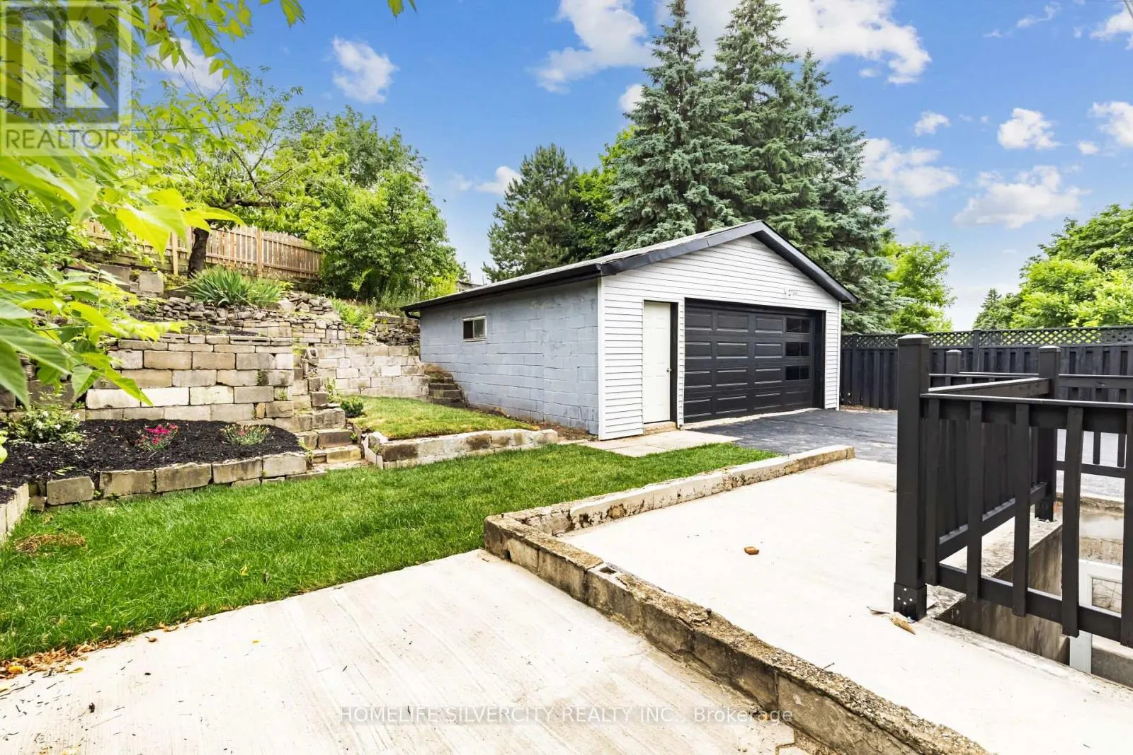 4 HIPEL AVENUE