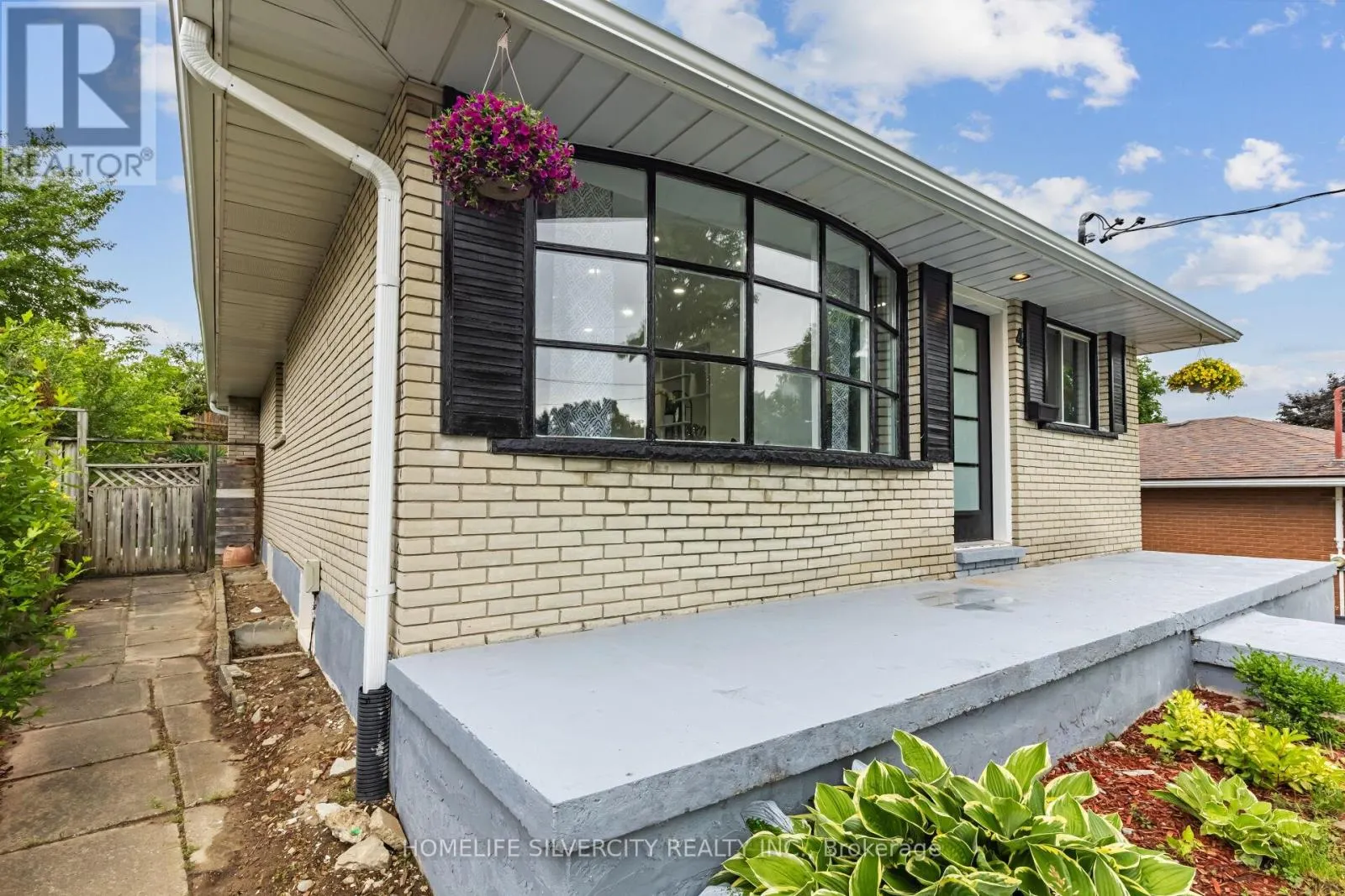 4 HIPEL AVENUE