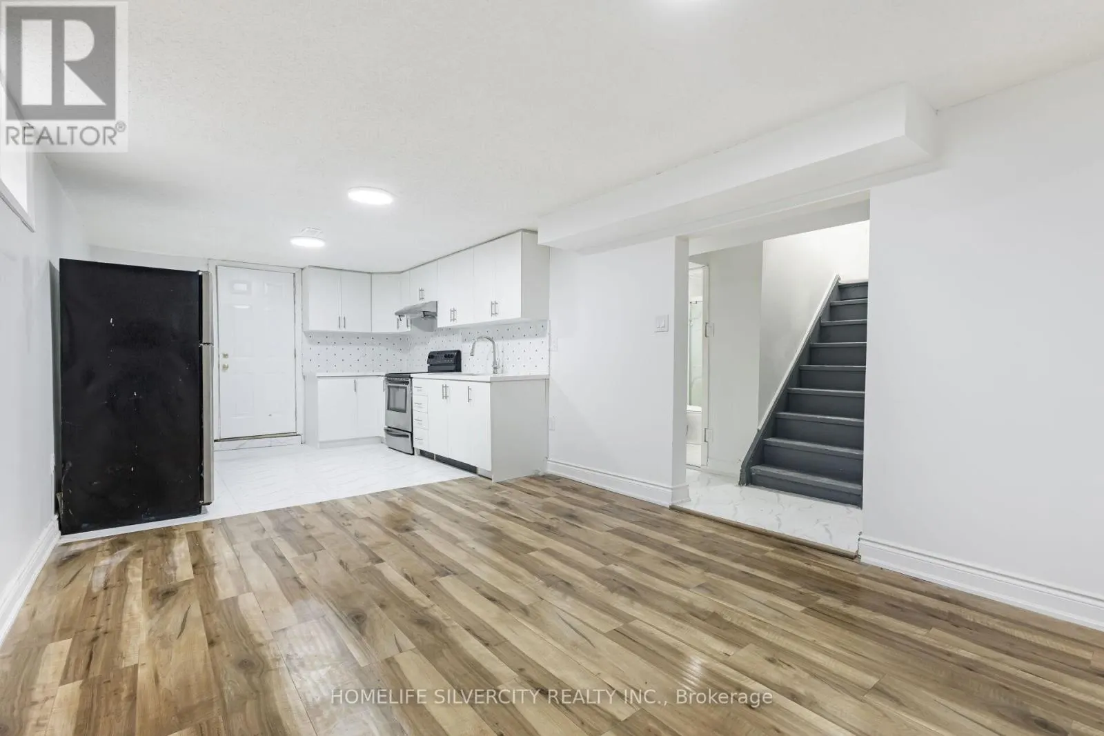 4 HIPEL AVENUE
