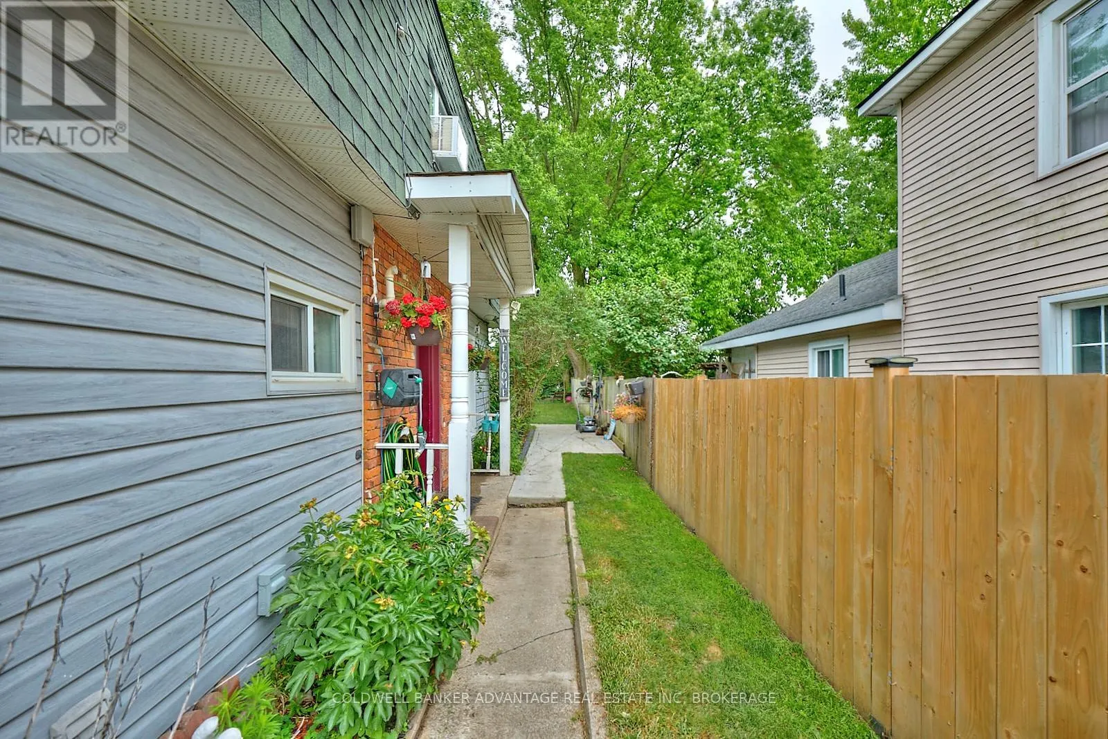 715 TAMARAC STREET
