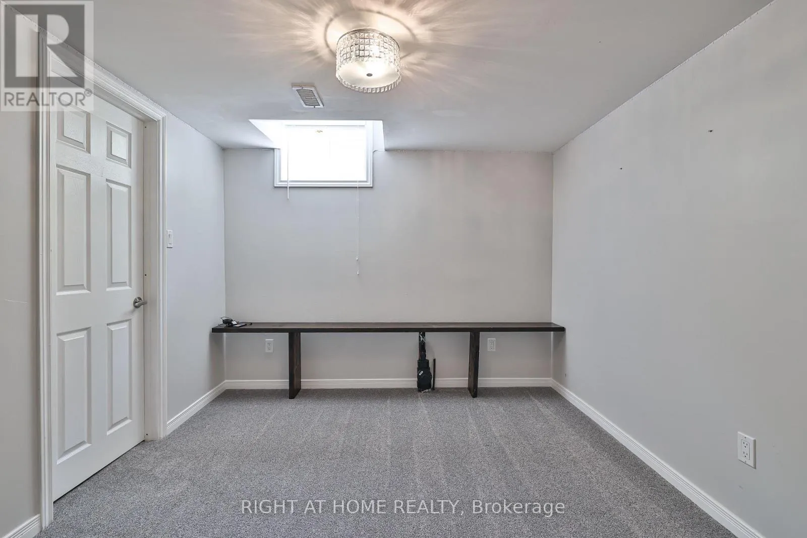 823 GREENLY DRIVE