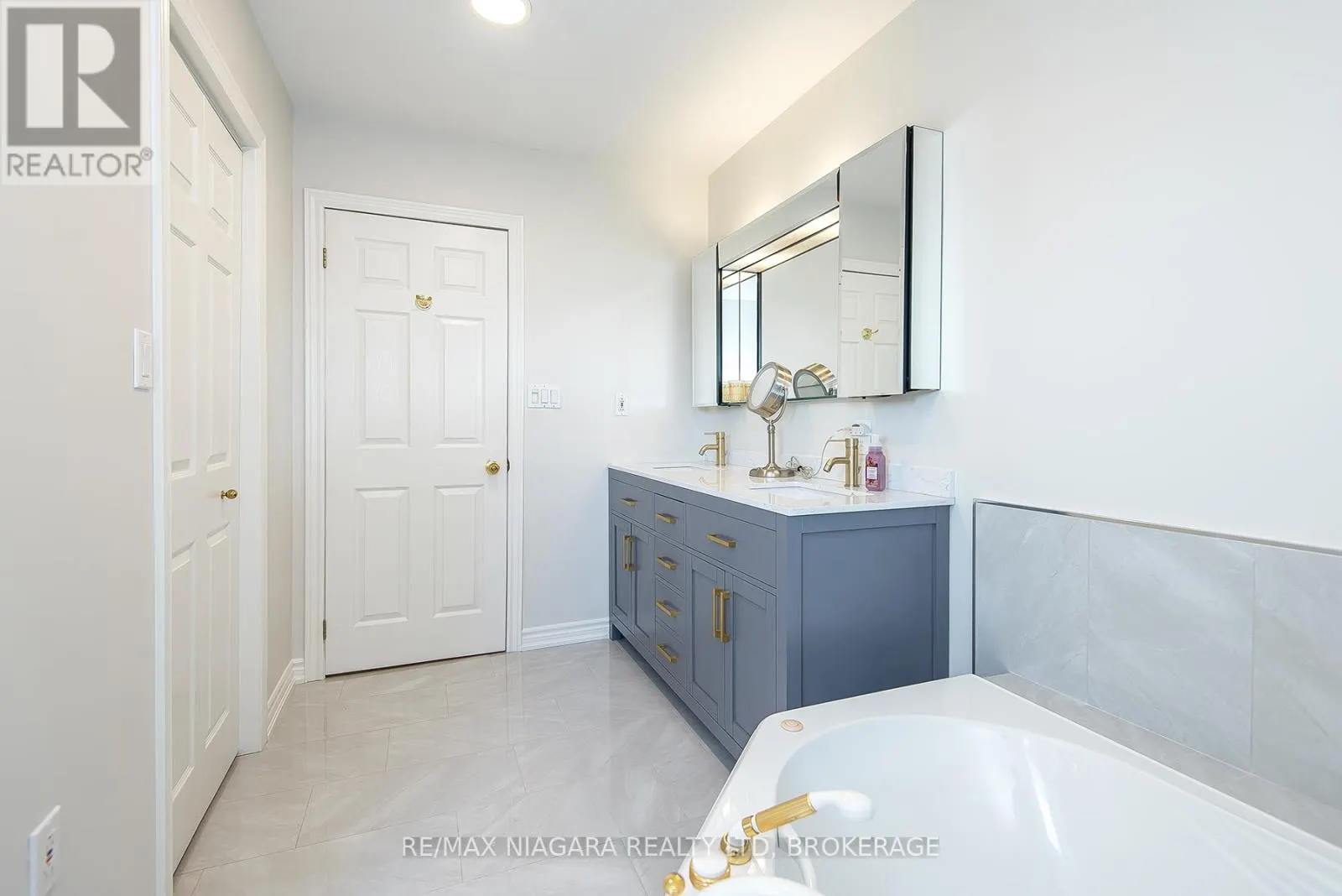 38 BANBURRY CRESCENT