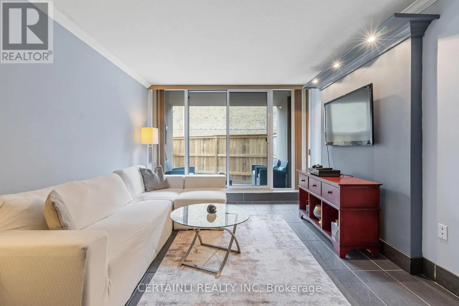 106 - 155 KENT STREET, #106