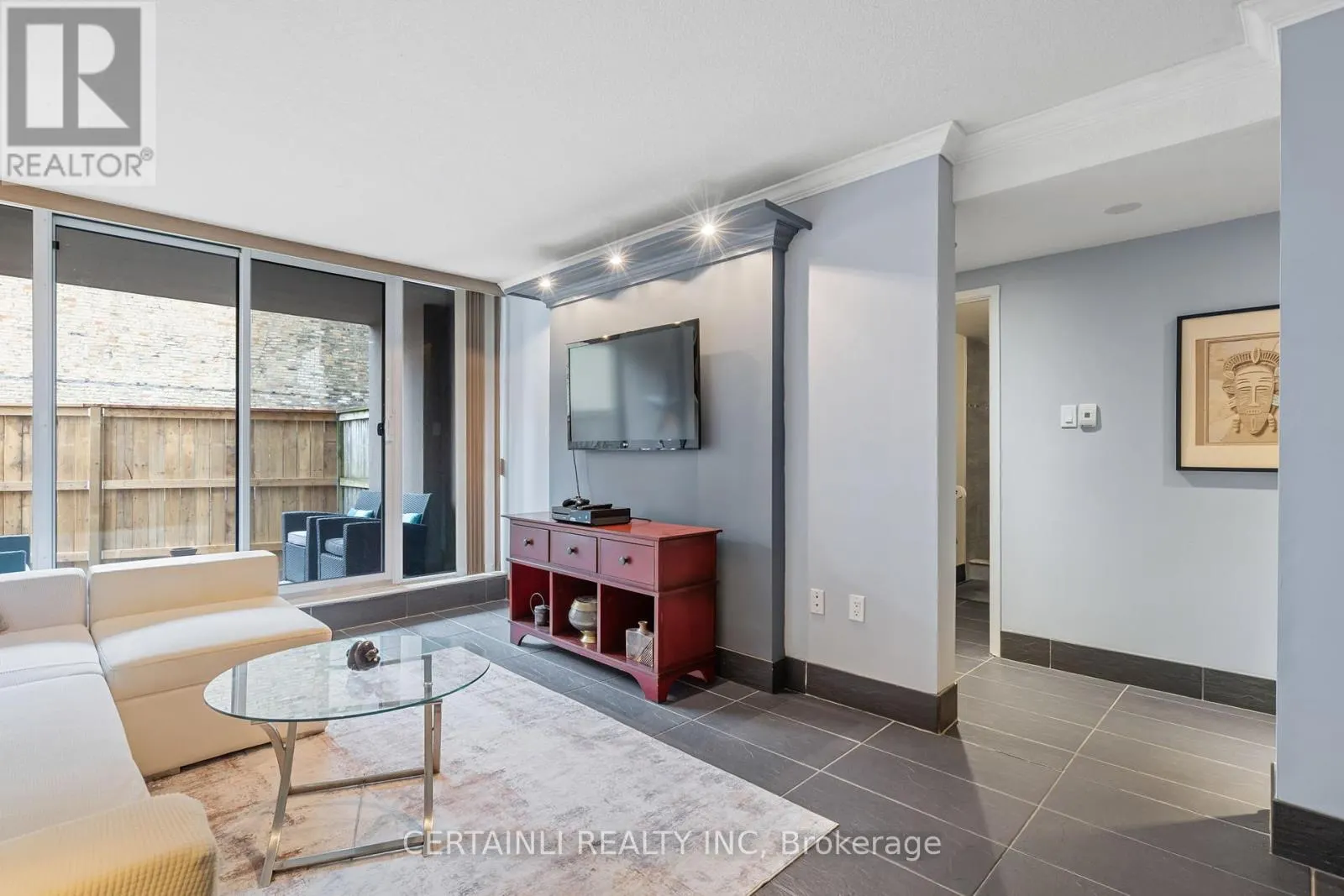 106 - 155 KENT STREET, #106