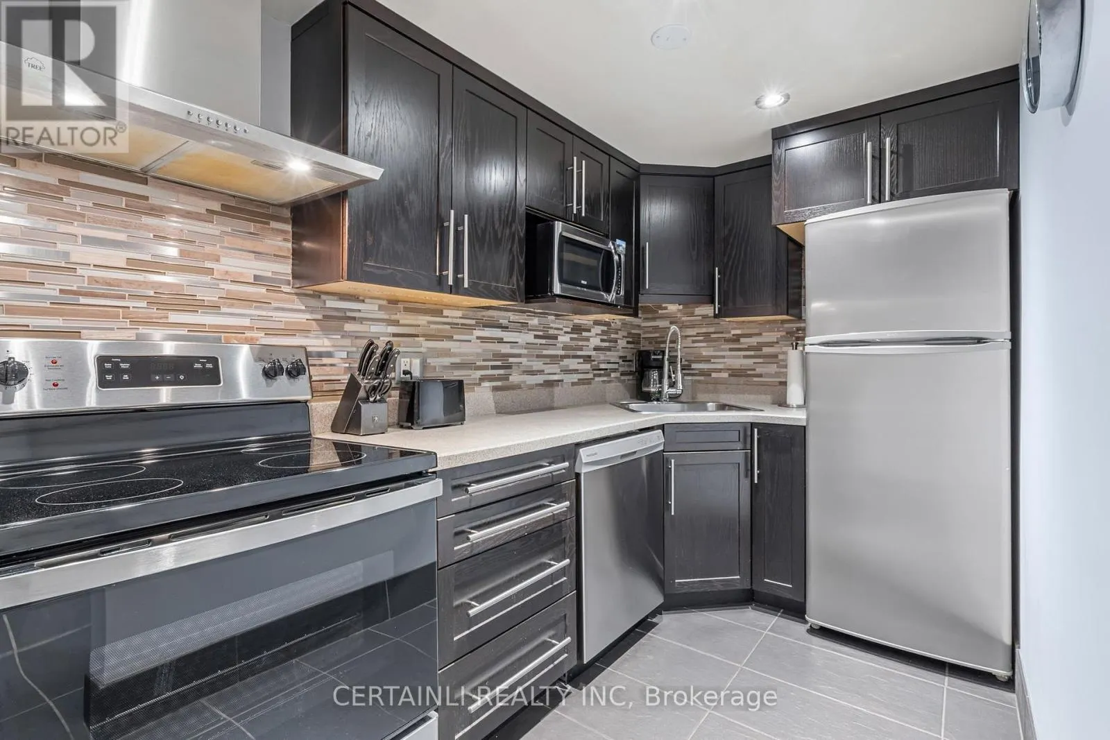 106 - 155 KENT STREET, #106