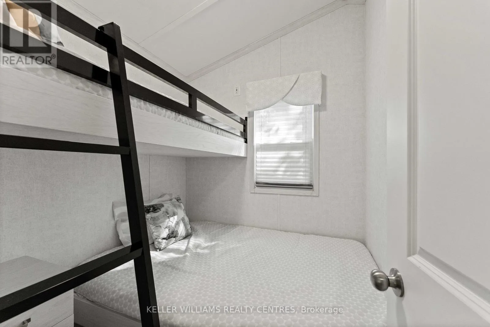 UNIT #4 - 202 HIDDEN GLEN ROAD