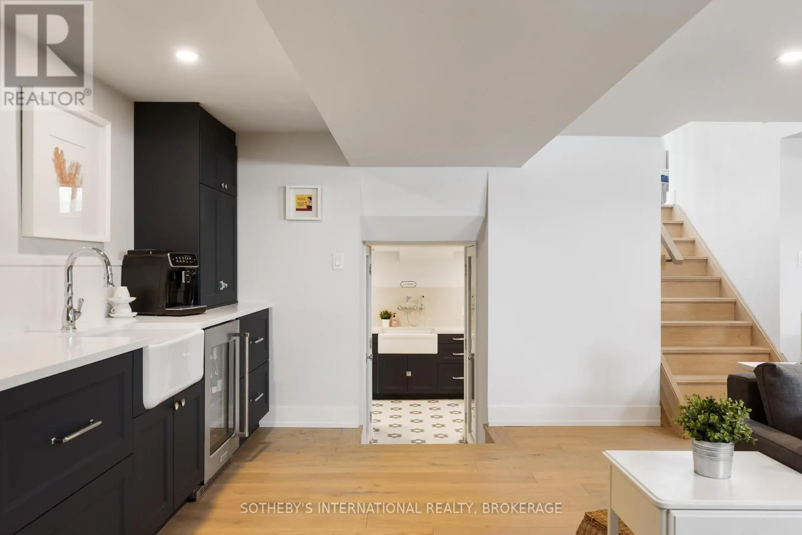 1219 LAKESHORE ROAD