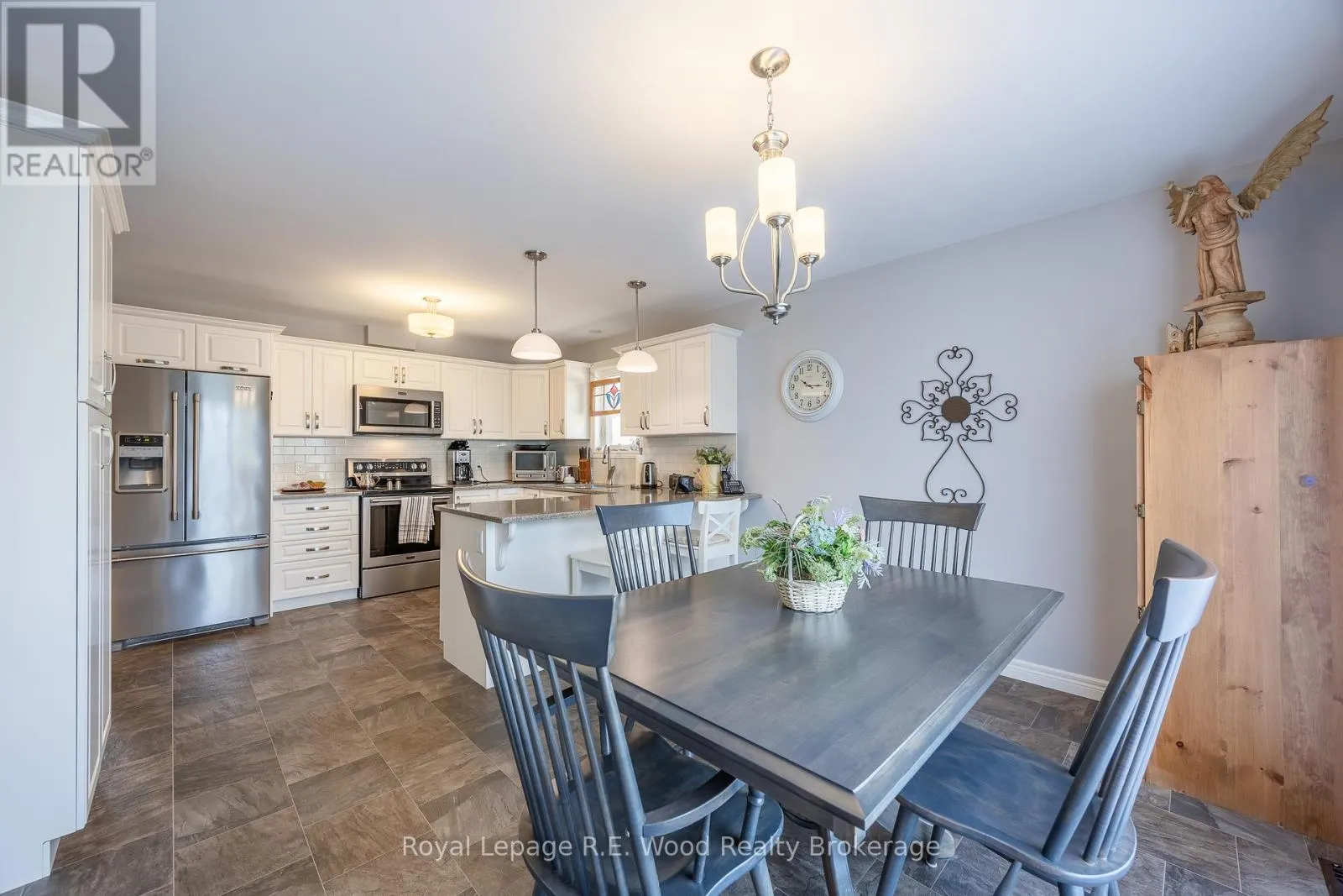32 ESSELTINE DRIVE