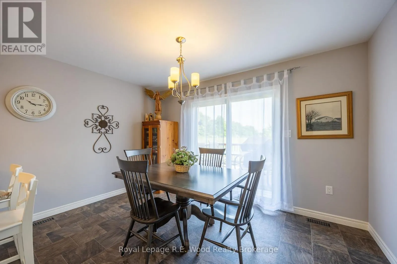 32 ESSELTINE DRIVE