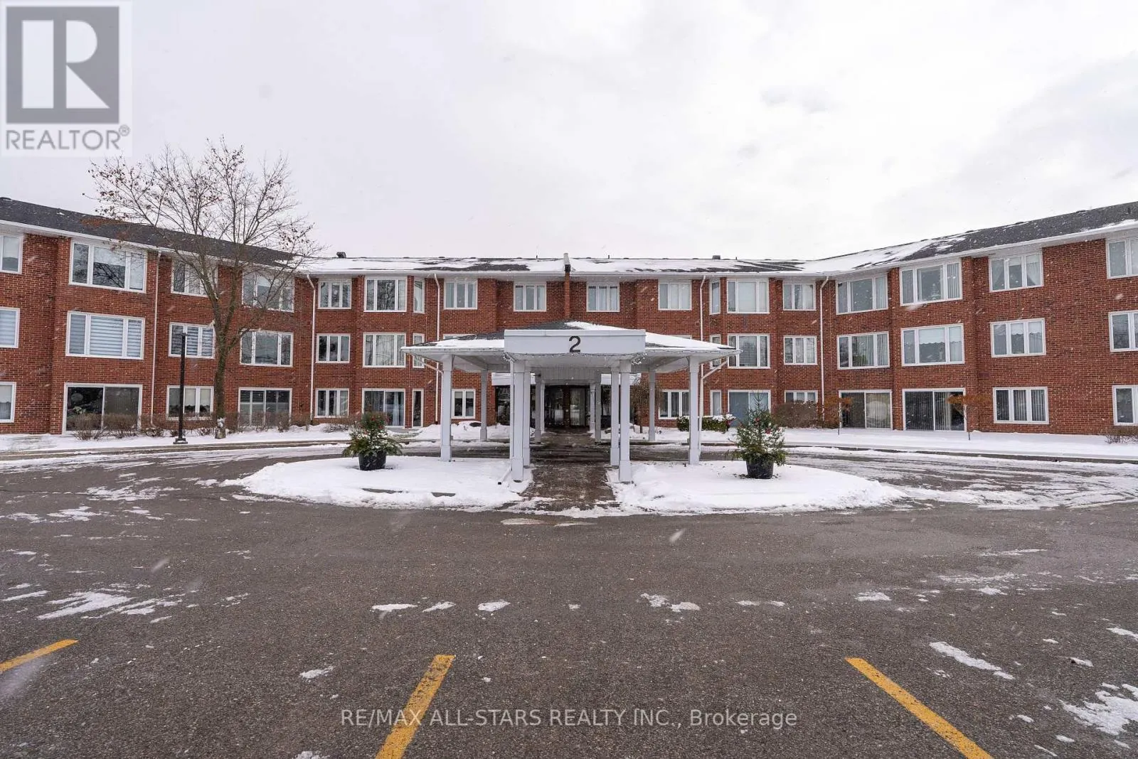 208 - 2 HERITAGE WAY