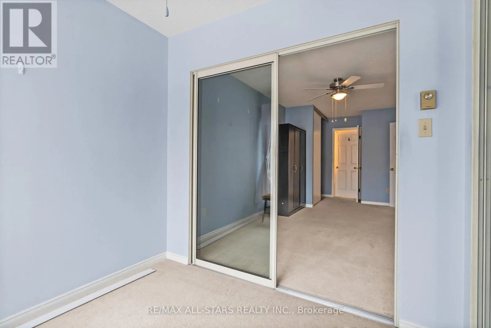 208 - 2 HERITAGE WAY
