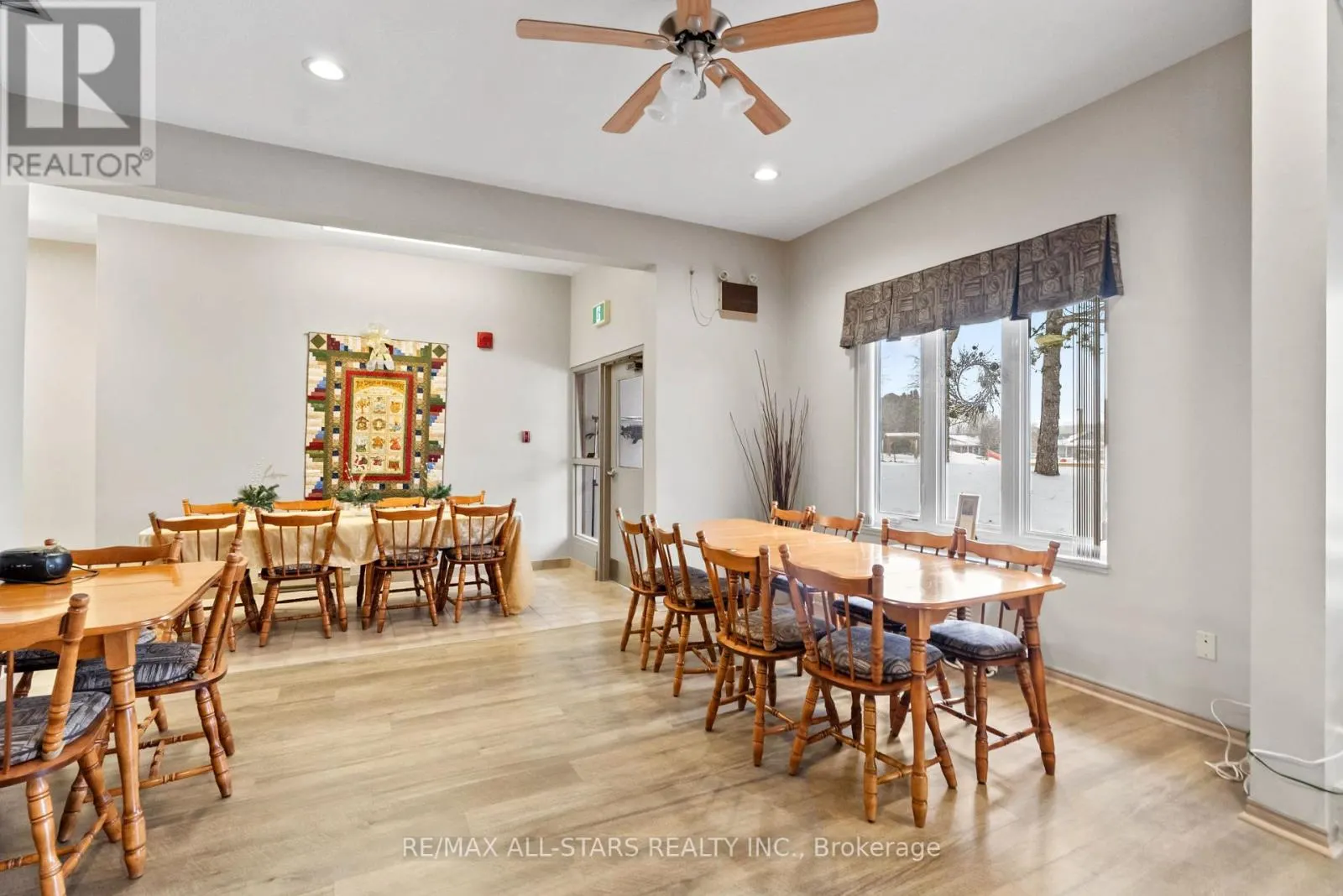 208 - 2 HERITAGE WAY