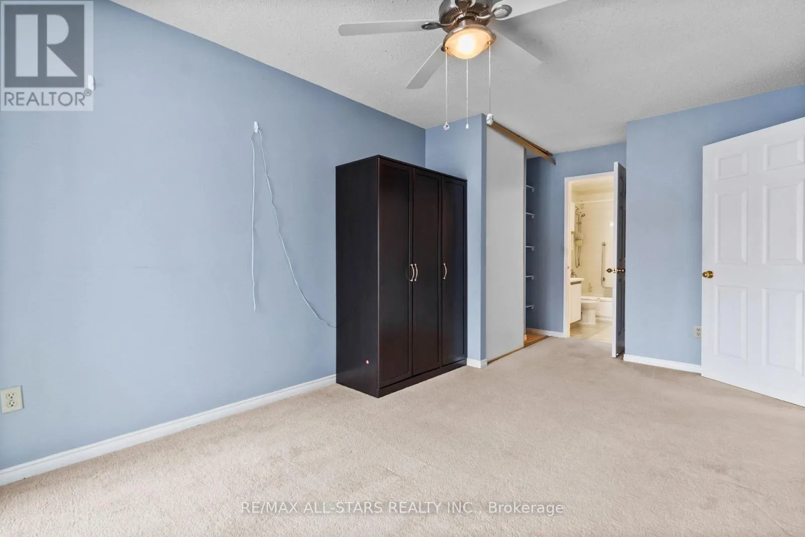 208 - 2 HERITAGE WAY