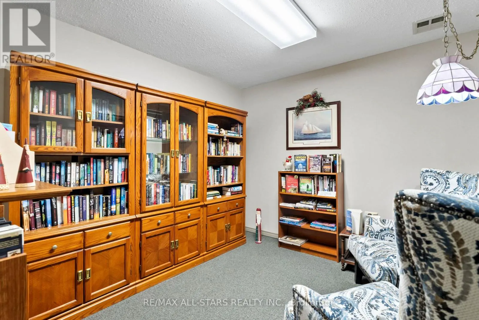208 - 2 HERITAGE WAY