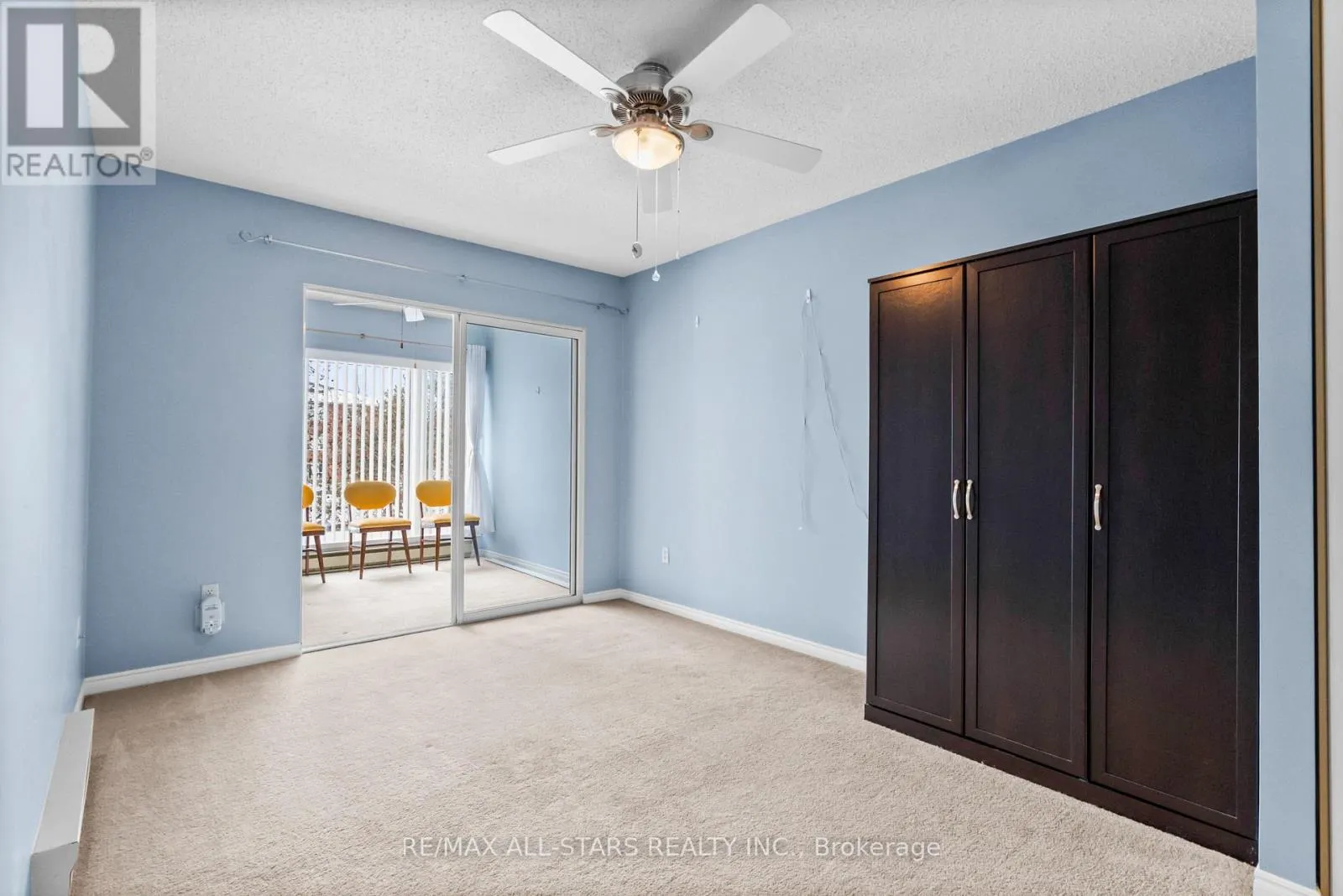 208 - 2 HERITAGE WAY