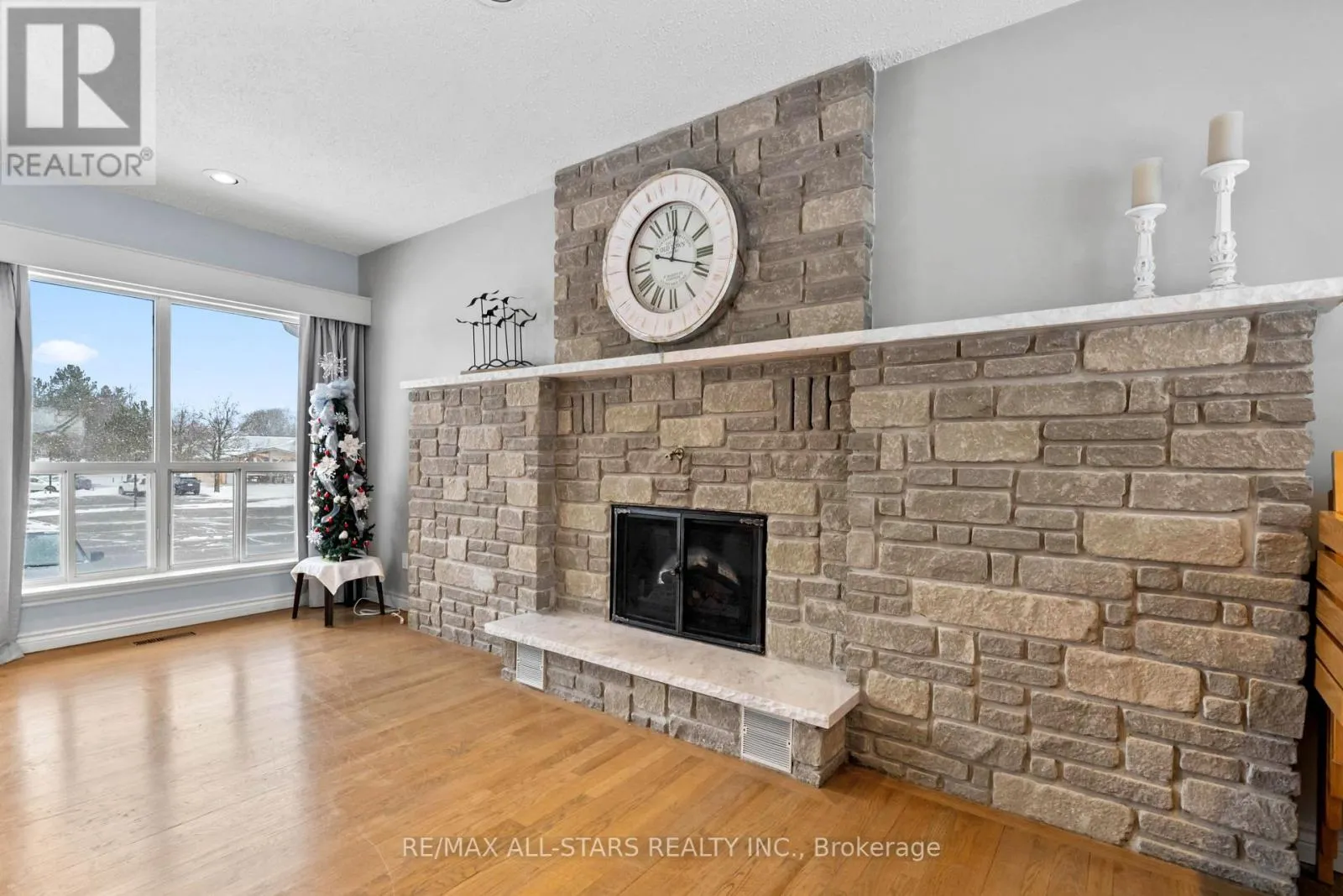 208 - 2 HERITAGE WAY