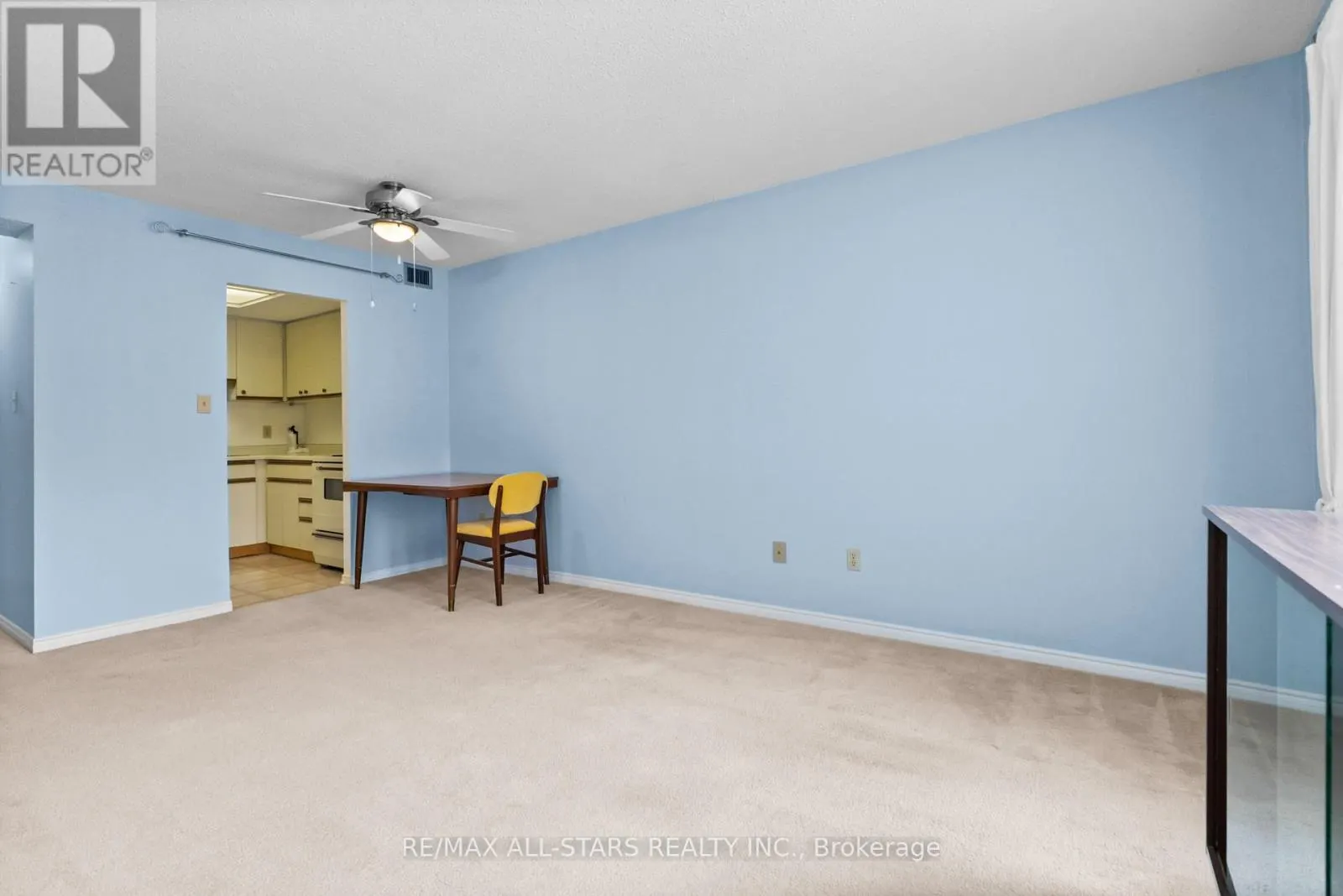 208 - 2 HERITAGE WAY