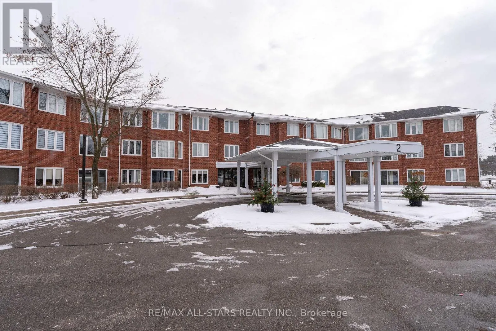 208 - 2 HERITAGE WAY