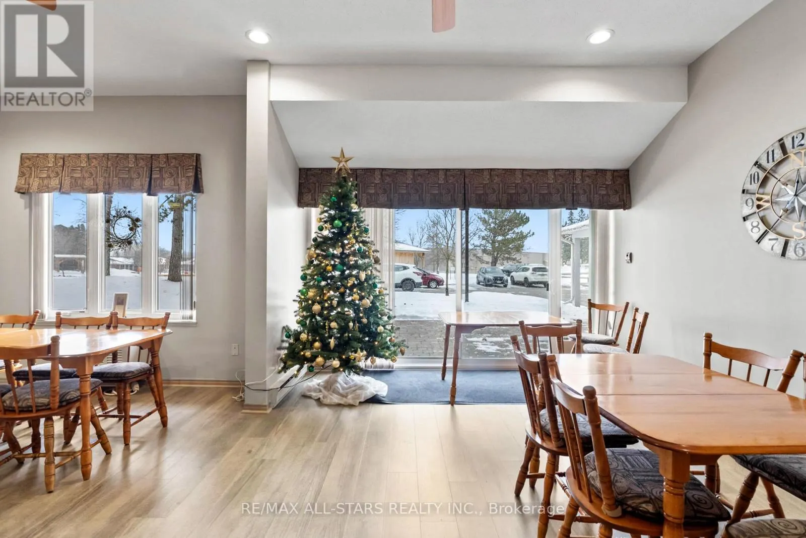 208 - 2 HERITAGE WAY