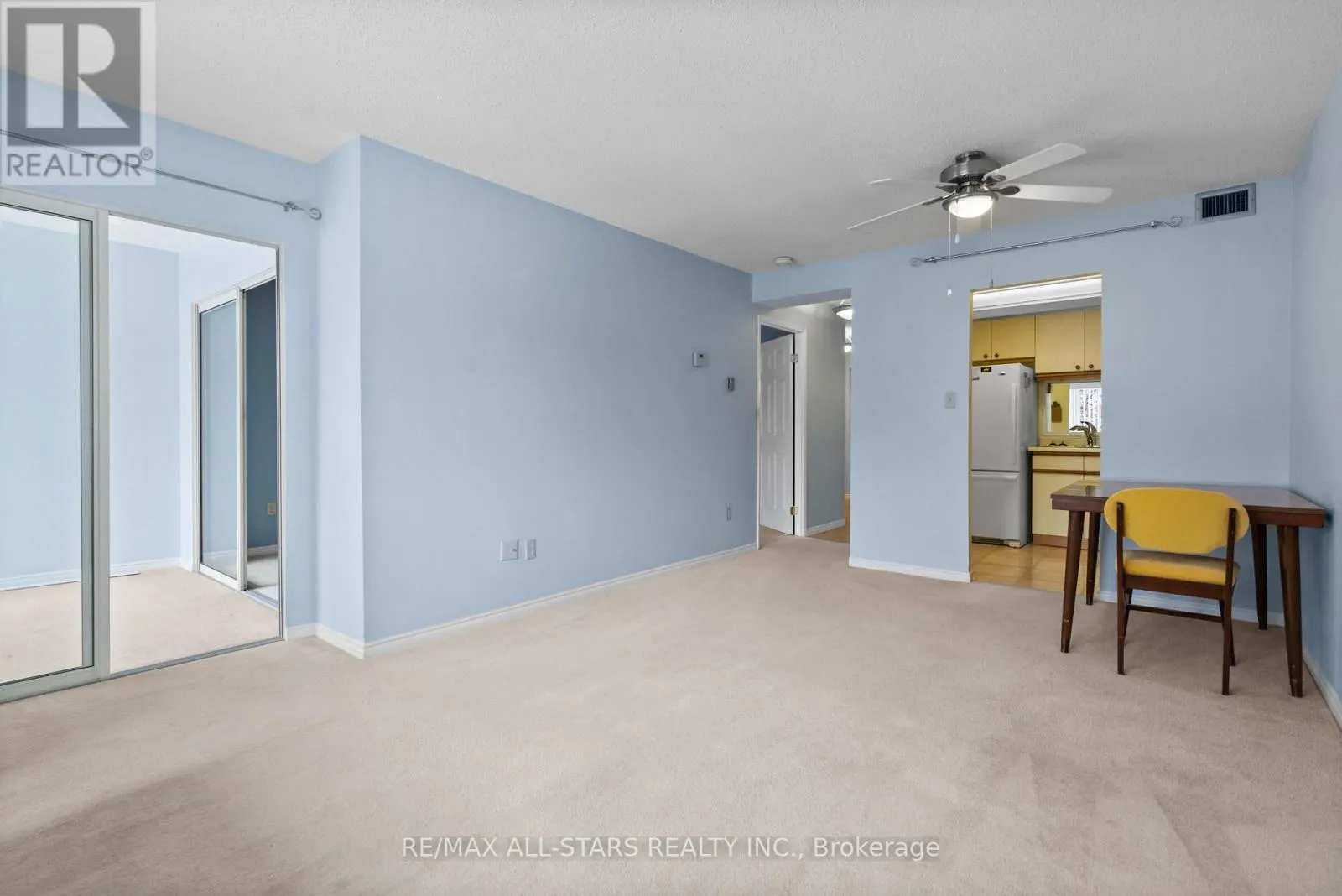 208 - 2 HERITAGE WAY