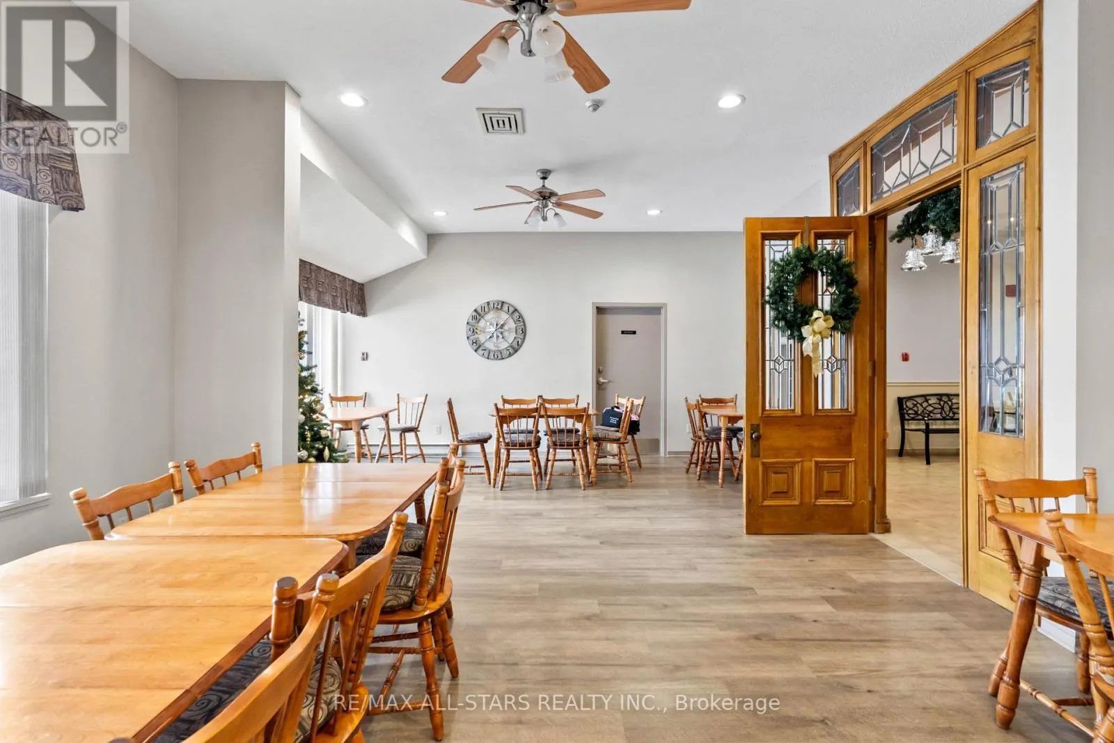 208 - 2 HERITAGE WAY