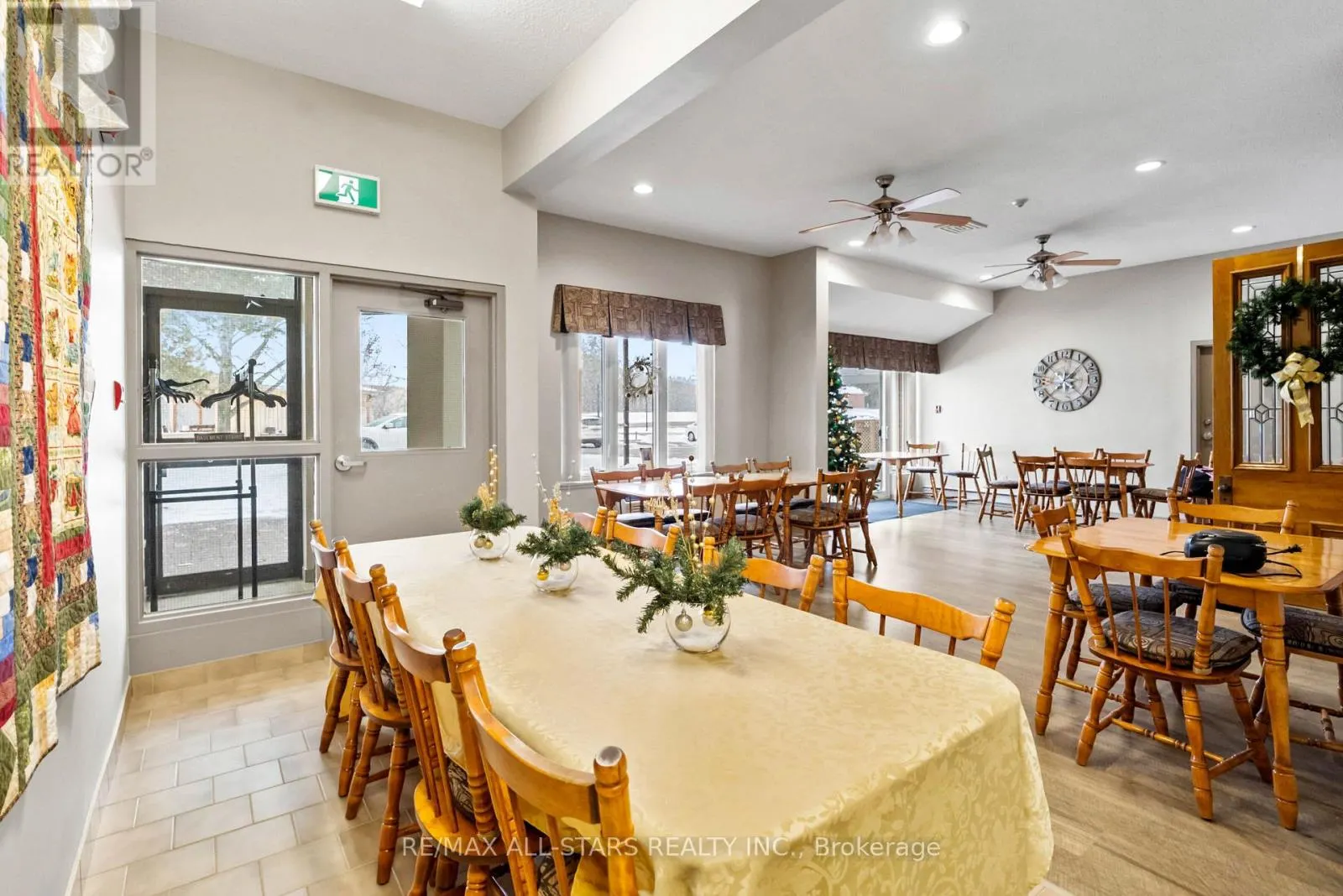 208 - 2 HERITAGE WAY