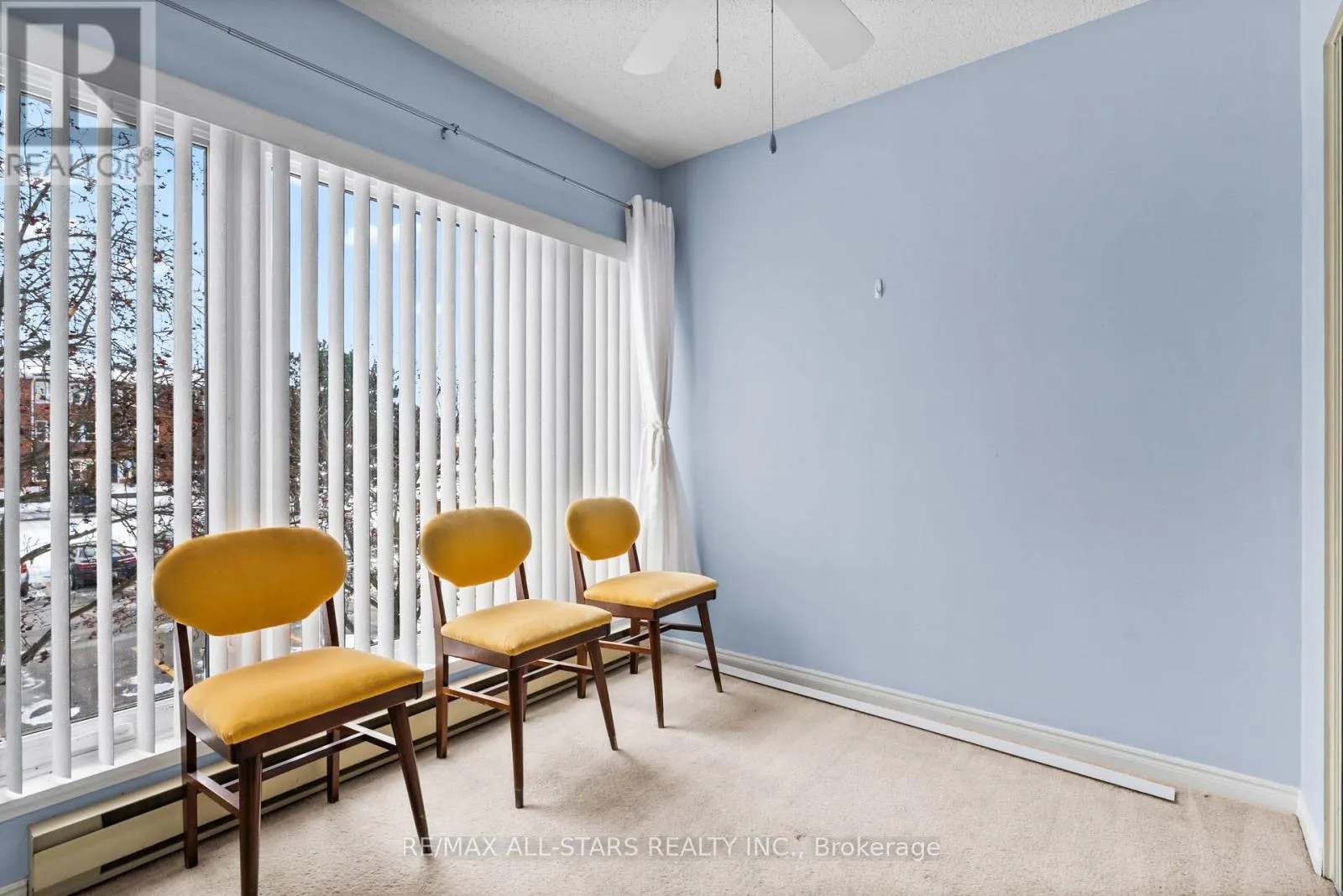208 - 2 HERITAGE WAY