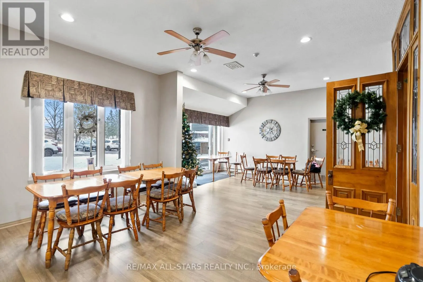 208 - 2 HERITAGE WAY