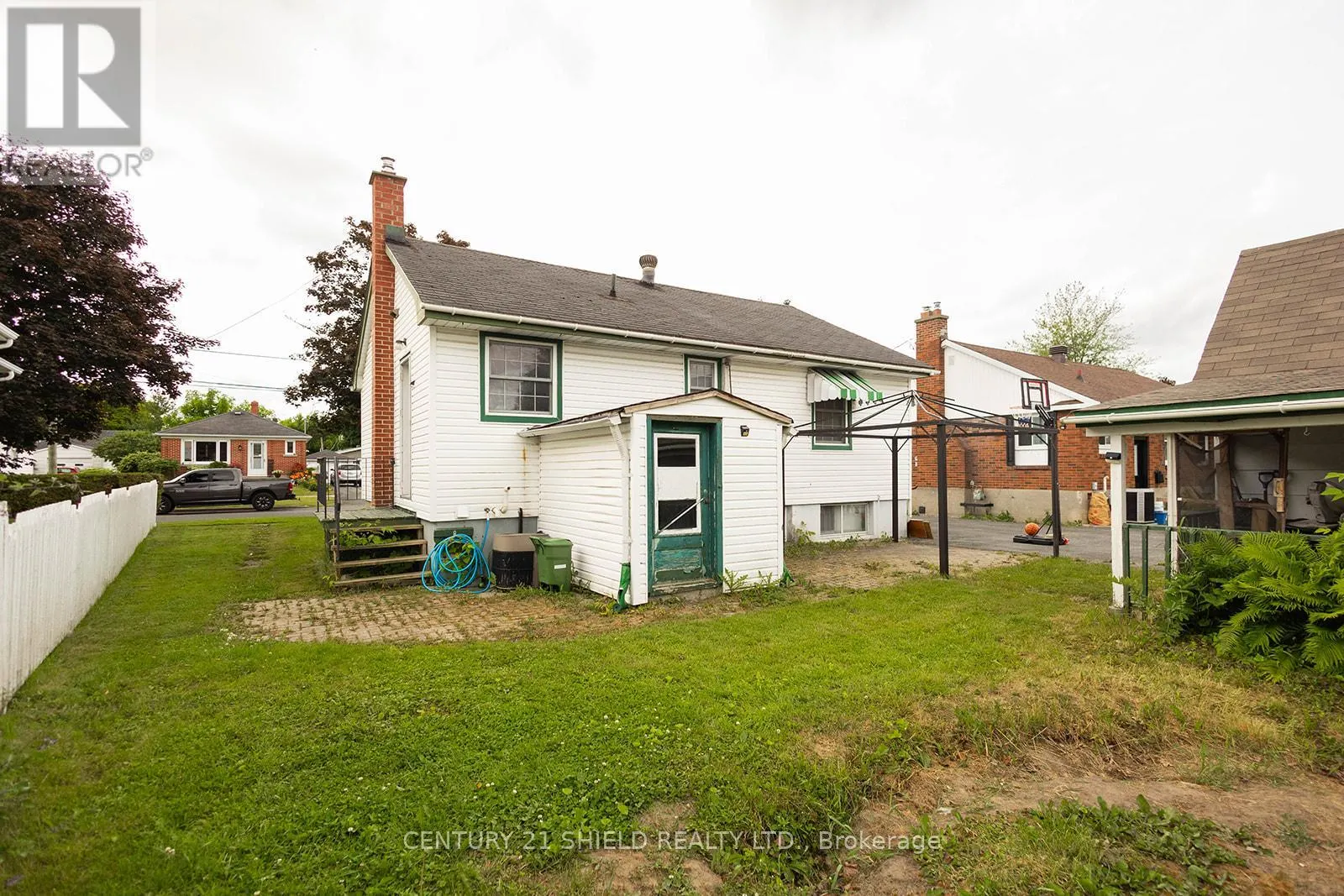 1003 LEONARD AVENUE