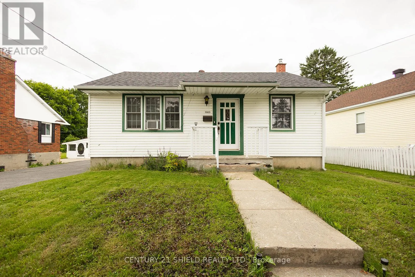 1003 LEONARD AVENUE