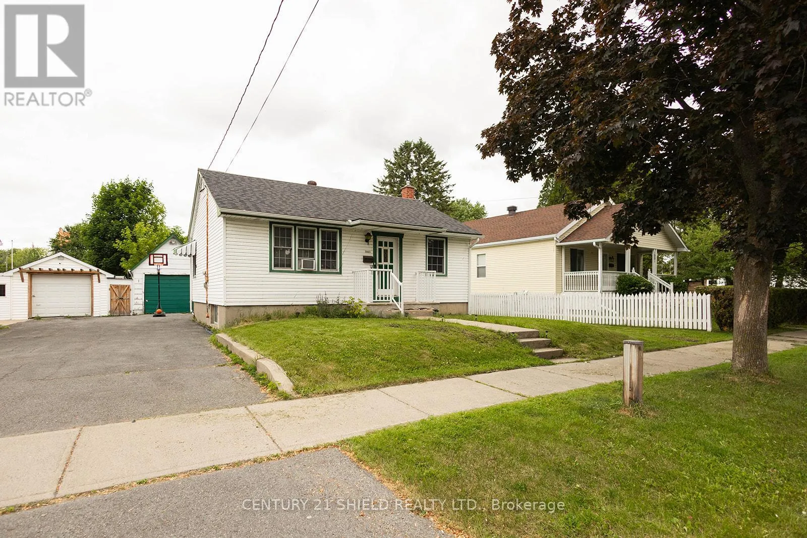 1003 LEONARD AVENUE