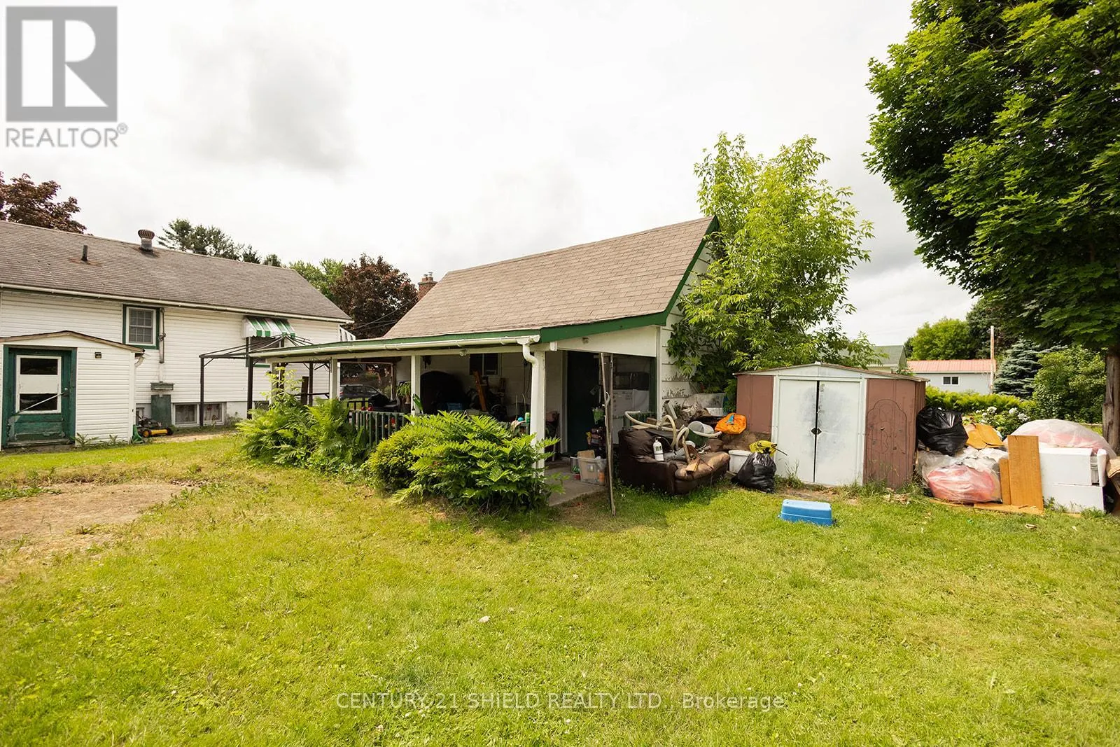 1003 LEONARD AVENUE